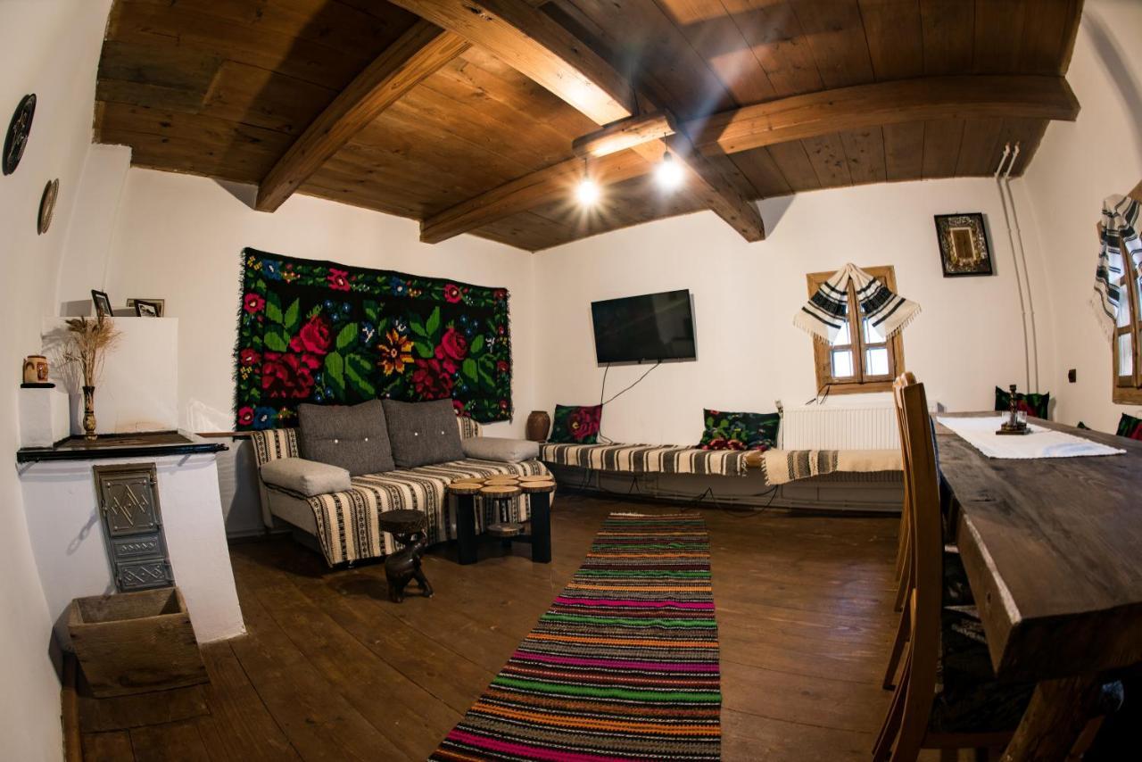 ホテル Casa Strabunicului Partestii de Sus  エクステリア 写真