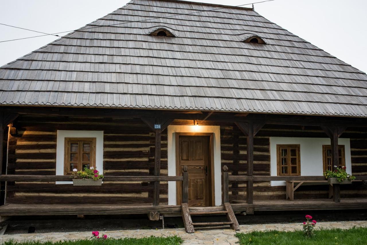 ホテル Casa Strabunicului Partestii de Sus  エクステリア 写真