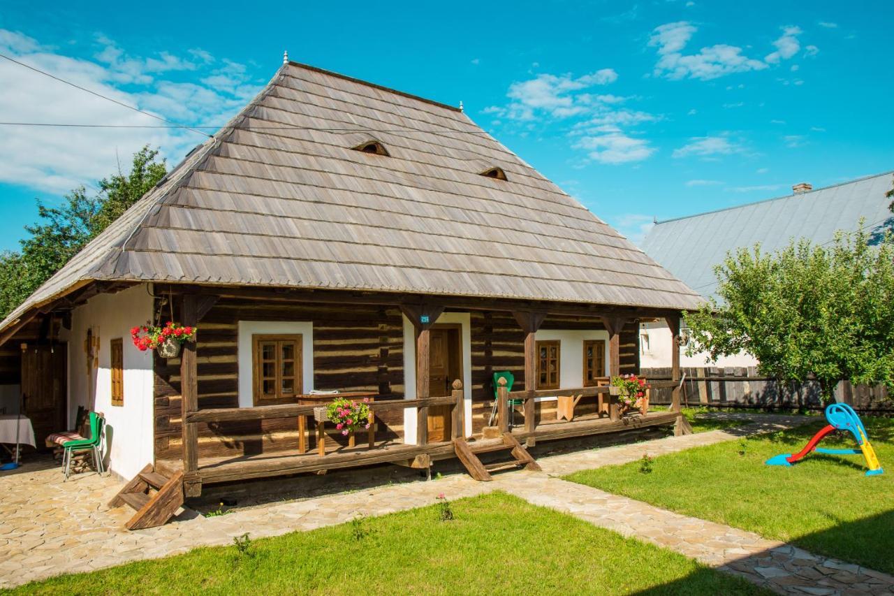 ホテル Casa Strabunicului Partestii de Sus  エクステリア 写真